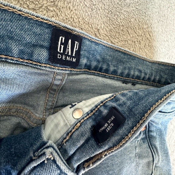 GAP Distressed True Skinny Jeans - Picture 3 of 3